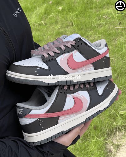 正品定制球鞋 Nike Dunk Low 涂鸦BBL甜妹少女抗冲击性粉白黑板鞋