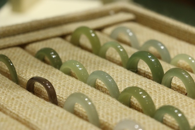 新疆和田玉且末糖白若羌黄口晴水湖水绿白玉青花戒指指环戒圈