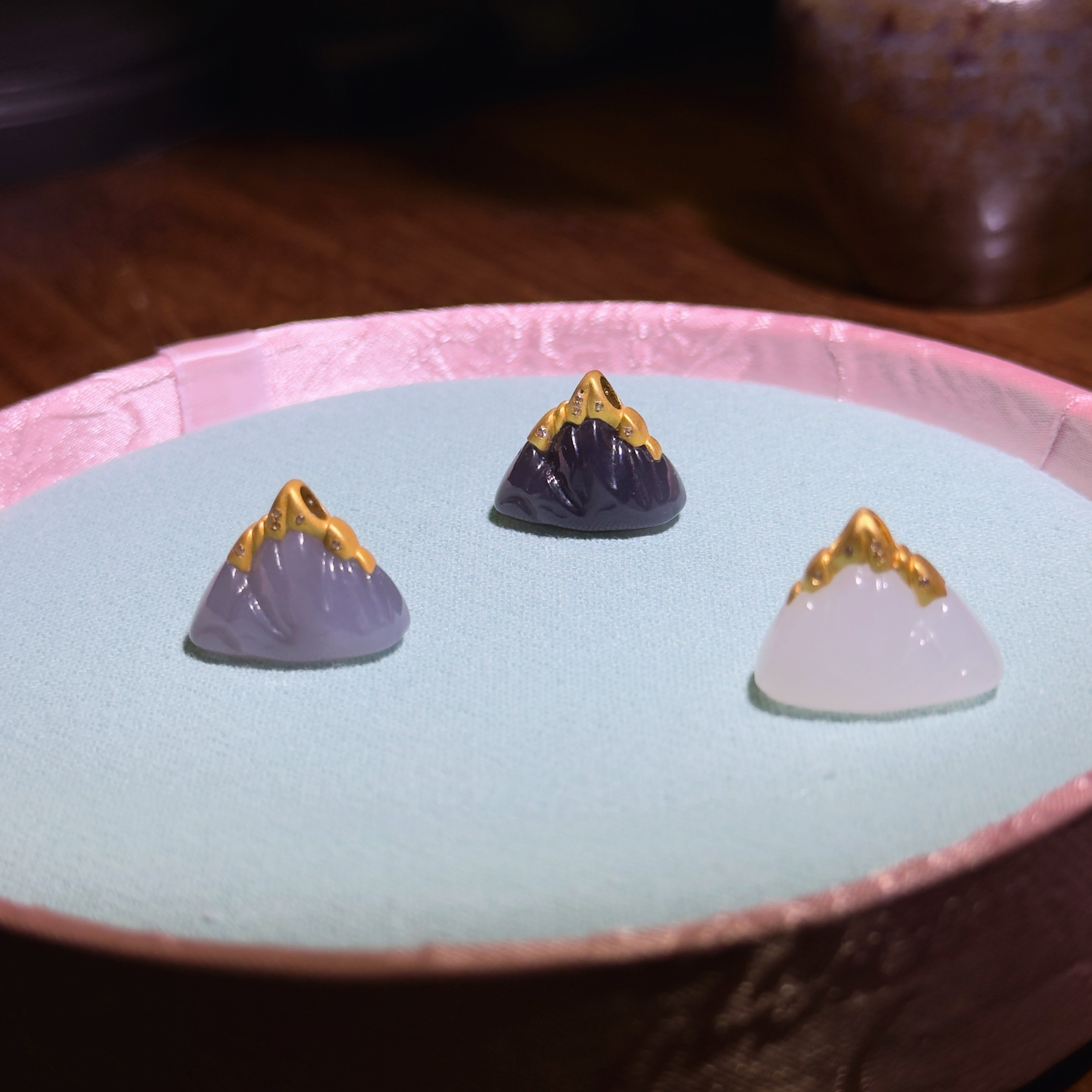 新疆和田玉白玉帝王紫烟紫山峰一座金山吊坠挂件女款玉石项链玉坠