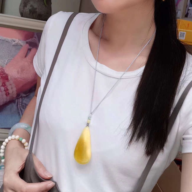 碧雅 天然满蜜鸡油黄水滴形吊坠妖孽高端送绳一物一图12.3g送证书