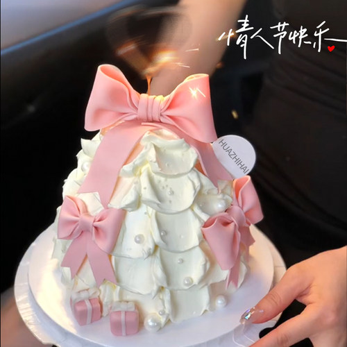 粉色翻糖蝴蝶结成品巧克力摆件
