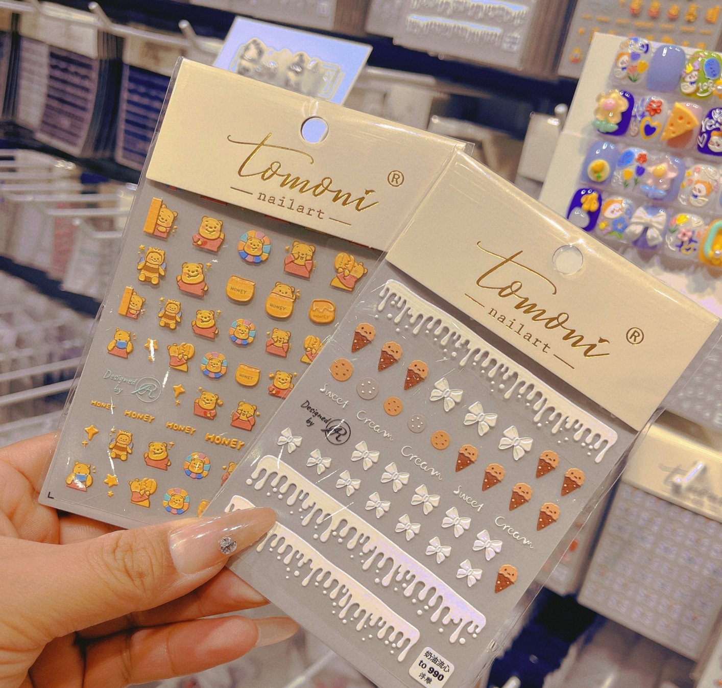 奈希美甲新品爱绕美甲玩具总动员浮雕指甲贴纸小熊蜂蜜奶油流心贴