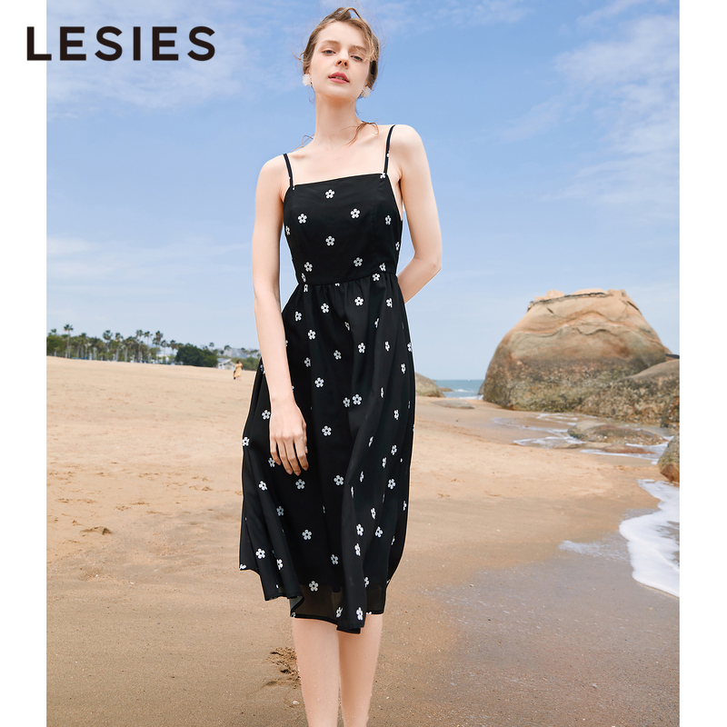 LESIES蓝色倾情夏装新款连衣裙小花飘逸无袖吊带连衣裙出游度假裙