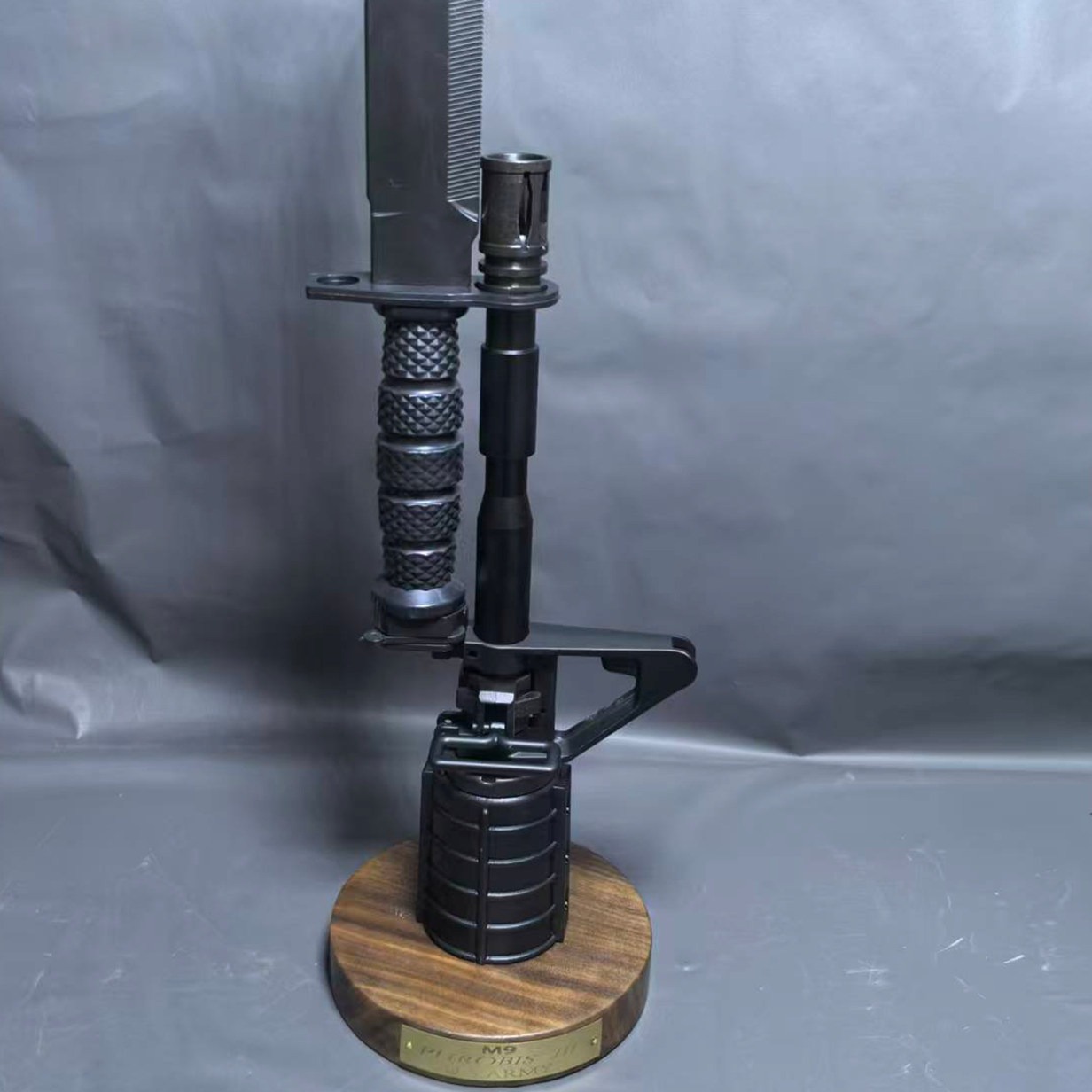 M9刺刀座金属软蛋玩具烽火玩家DIY摆件底座胡桃木M9刀架