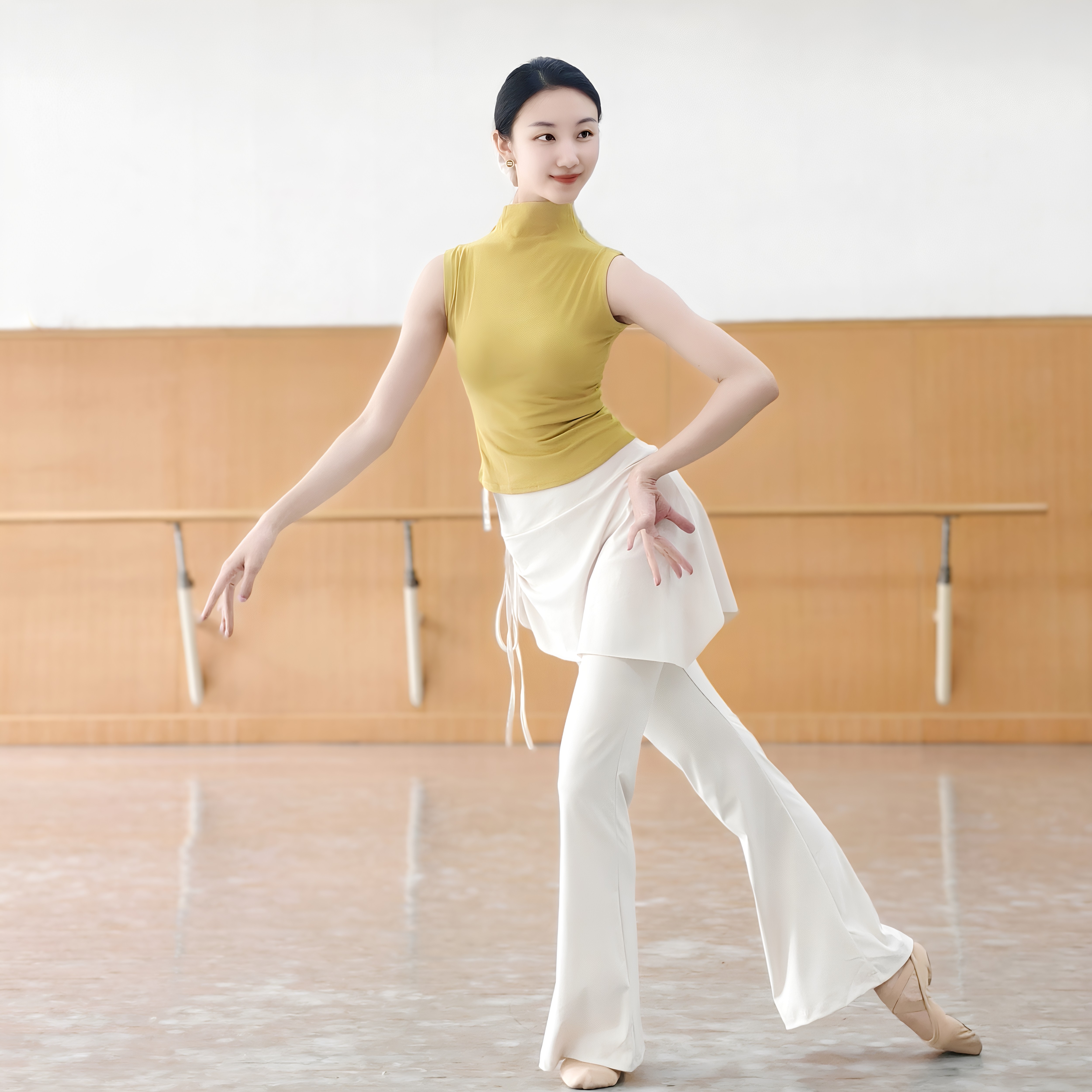 现代舞上衣古典舞练功服夏季中国舞服装女新款高领时尚无袖舞蹈服