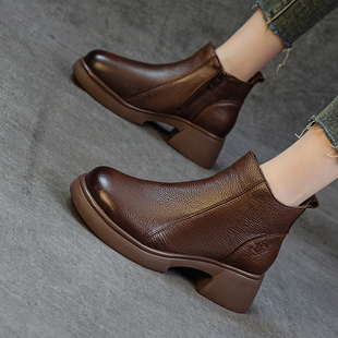 头层牛皮软底妈妈鞋短靴女秋季真皮单靴中老年冬季加绒皮鞋马丁靴