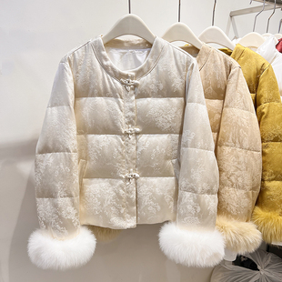 2025新款气质显瘦圆领盘扣提花袖子毛毛可拆卸加厚国风羽绒服女冬