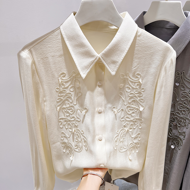 2025新款法式气质显瘦翻领刺绣钉珠纯色加厚长袖衬衫上衣女秋季