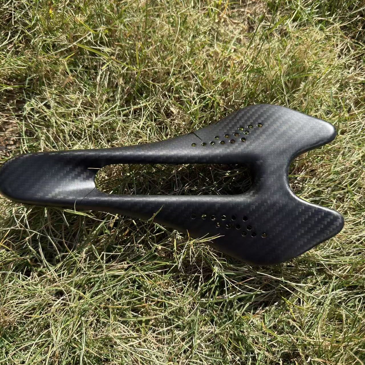 联名款打孔镂空碳纤维自行车超轻坐垫山地公路车全碳超轻56克