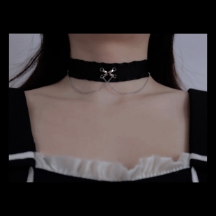 原创设计 暗黑系酷女孩 个性简约朋克哥特铆钉交叉颈带项圈choker