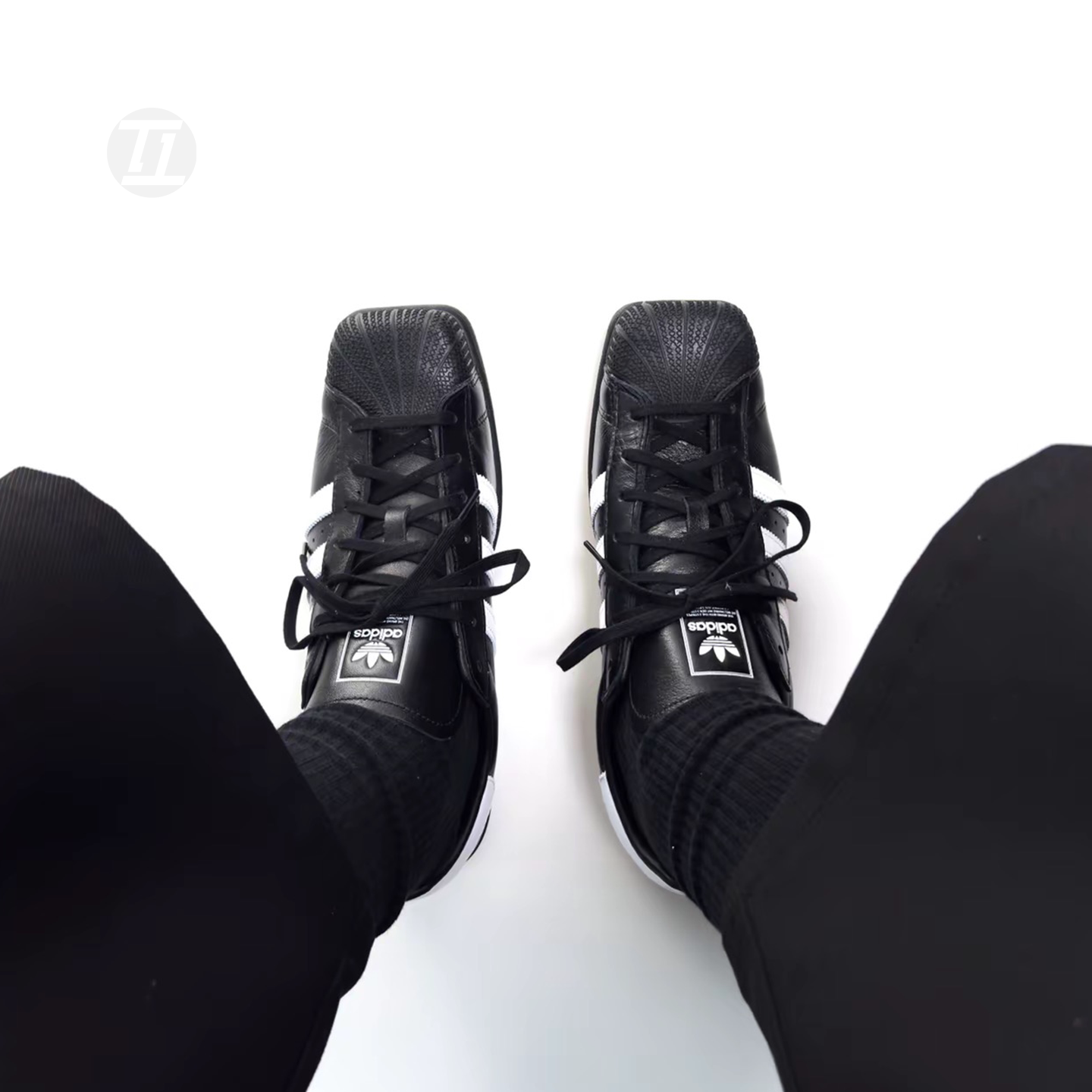 AdidasSUPERSTAR皮面方头板鞋