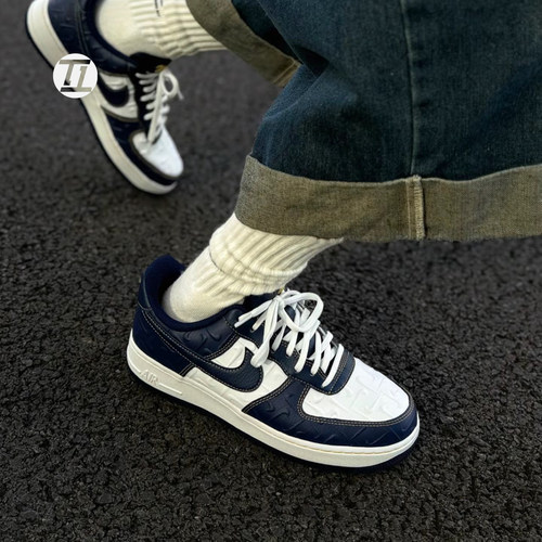 耐克AF1男低帮白蓝休闲板鞋