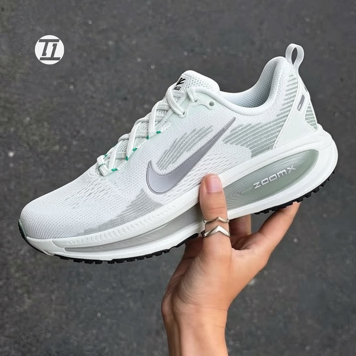 耐克NikeVOMERO18跑步鞋
