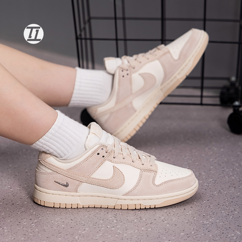 NIKE耐克女鞋复古运动休闲鞋