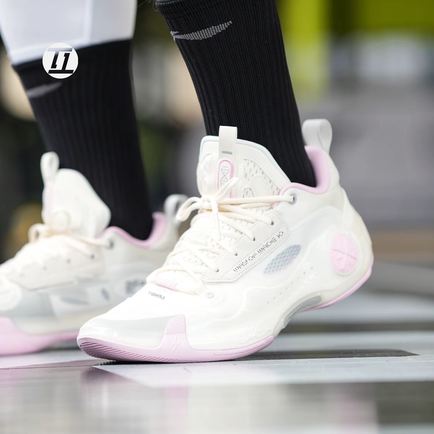 李宁 韦德之道10 篮球鞋 䨻科技碳板白粉运动鞋 ABAS083-36