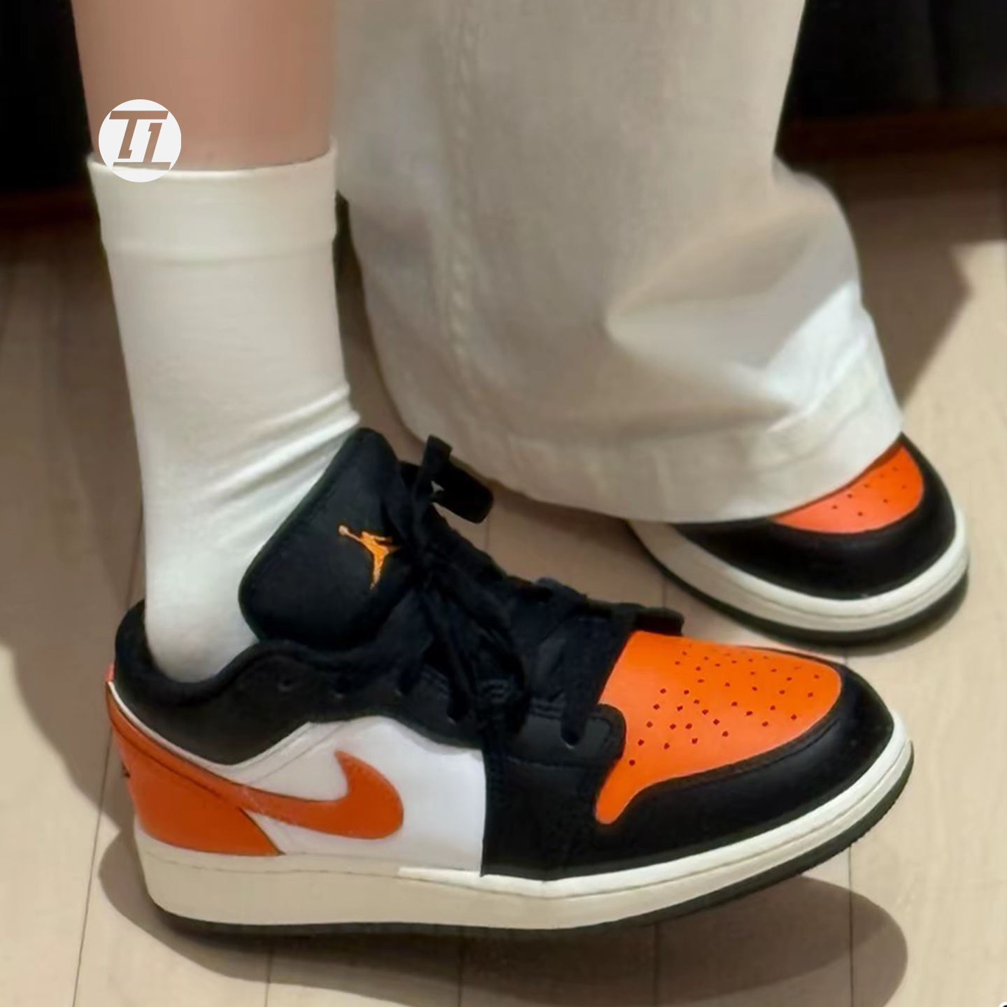 AJ1黑橙复古潮流运动休闲鞋