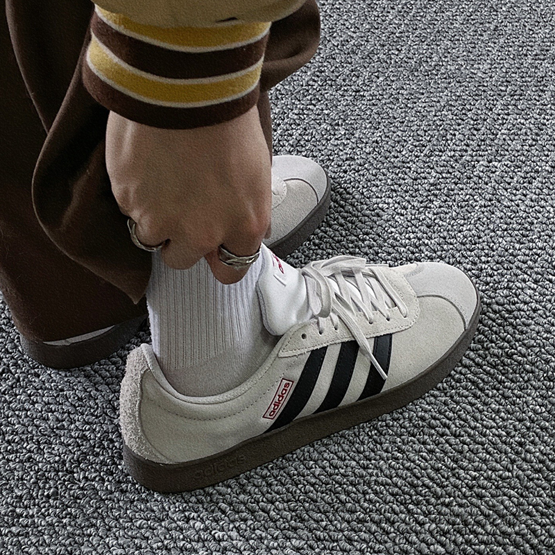 耐磨轻便板鞋阿迪达斯/adidas