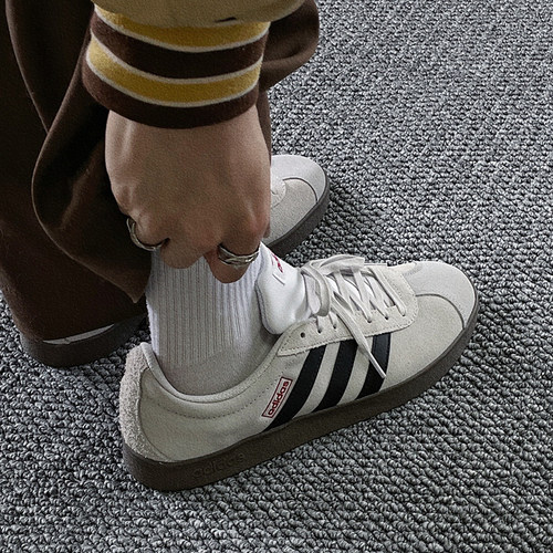 耐磨轻便板鞋阿迪达斯/adidas