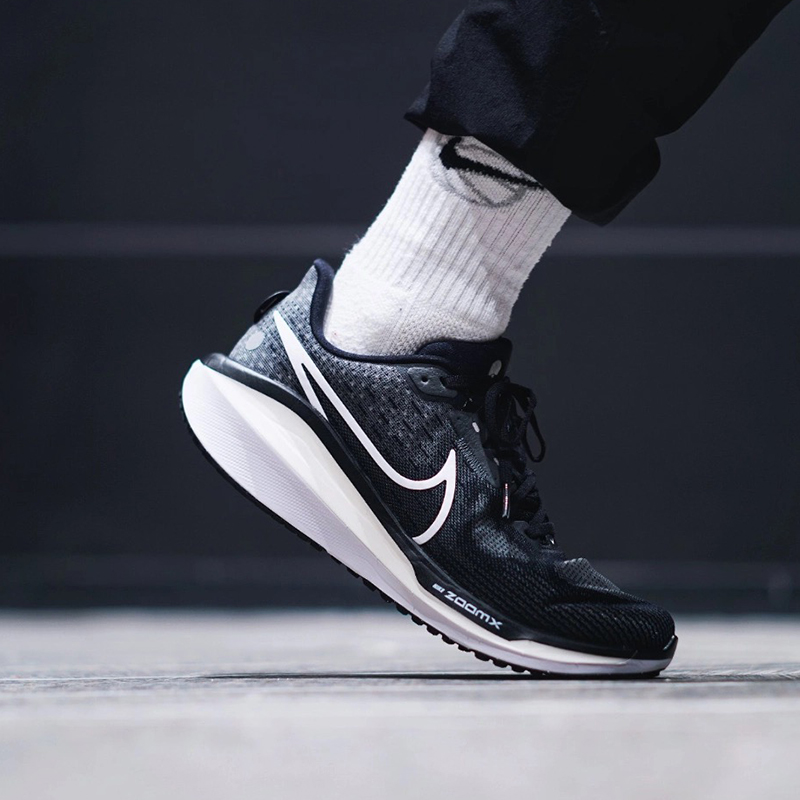 #耐克NIKE VOMERO 17 黑白健身训练透气轻便运动跑步鞋FB1309-001