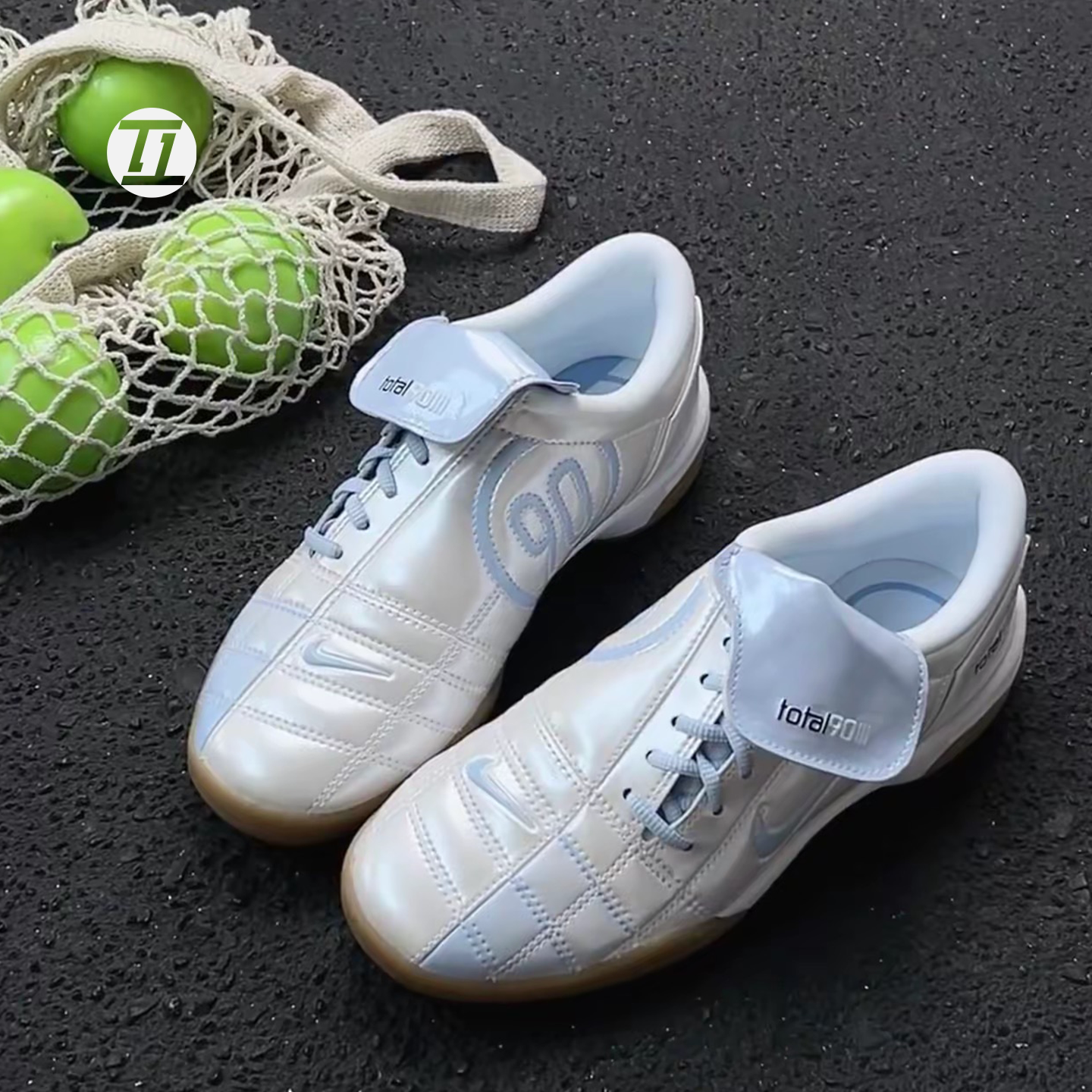 NIKE耐克女子WMNS NIKE T90 SE黑白运动休闲鞋IO2389-001