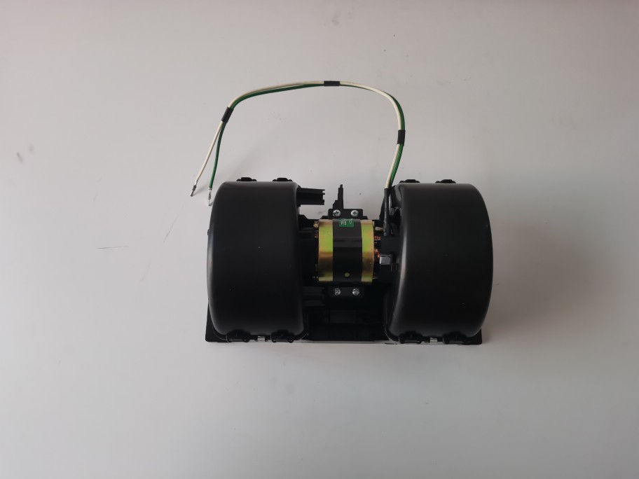 适用于重汽汕德卡C7H豪沃T5G暖风电机风机总成811W61942-0002