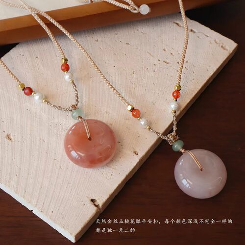 【恩佳N】【商场大作战】天然金丝玉桃花酿平安扣项链