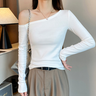 显瘦上衣潮 内搭修身 白色斜露肩长袖 t恤女春秋设计感露锁骨打底衫