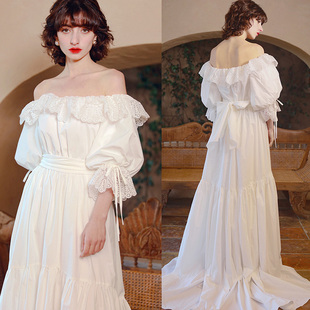 原创设计小众轻婚纱品牌法式复古灯笼袖一字肩塔夫绸草坪小拖尾