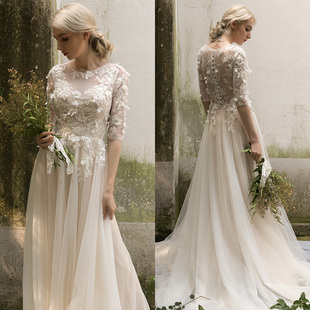 原创品牌设计实拍简约优雅森系仙女中袖 立体花蕾丝草坪旅拍轻婚纱