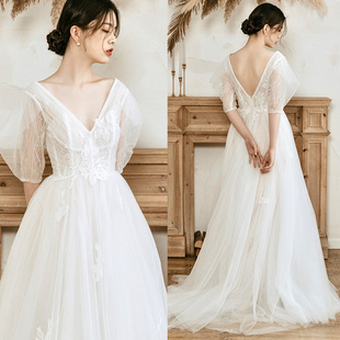 原创设计师品牌优雅法式 小拖尾新娘户外草坪旅拍轻婚纱 V领有袖