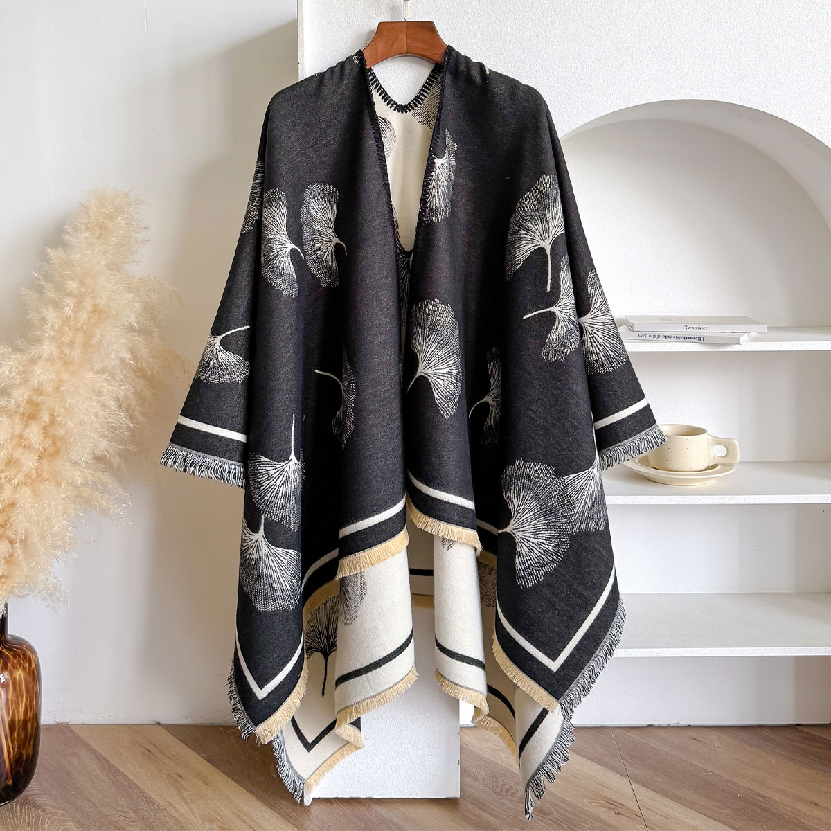 夏季新款空调披肩女秋冬复古保暖围巾高级感流苏外搭加厚围脖