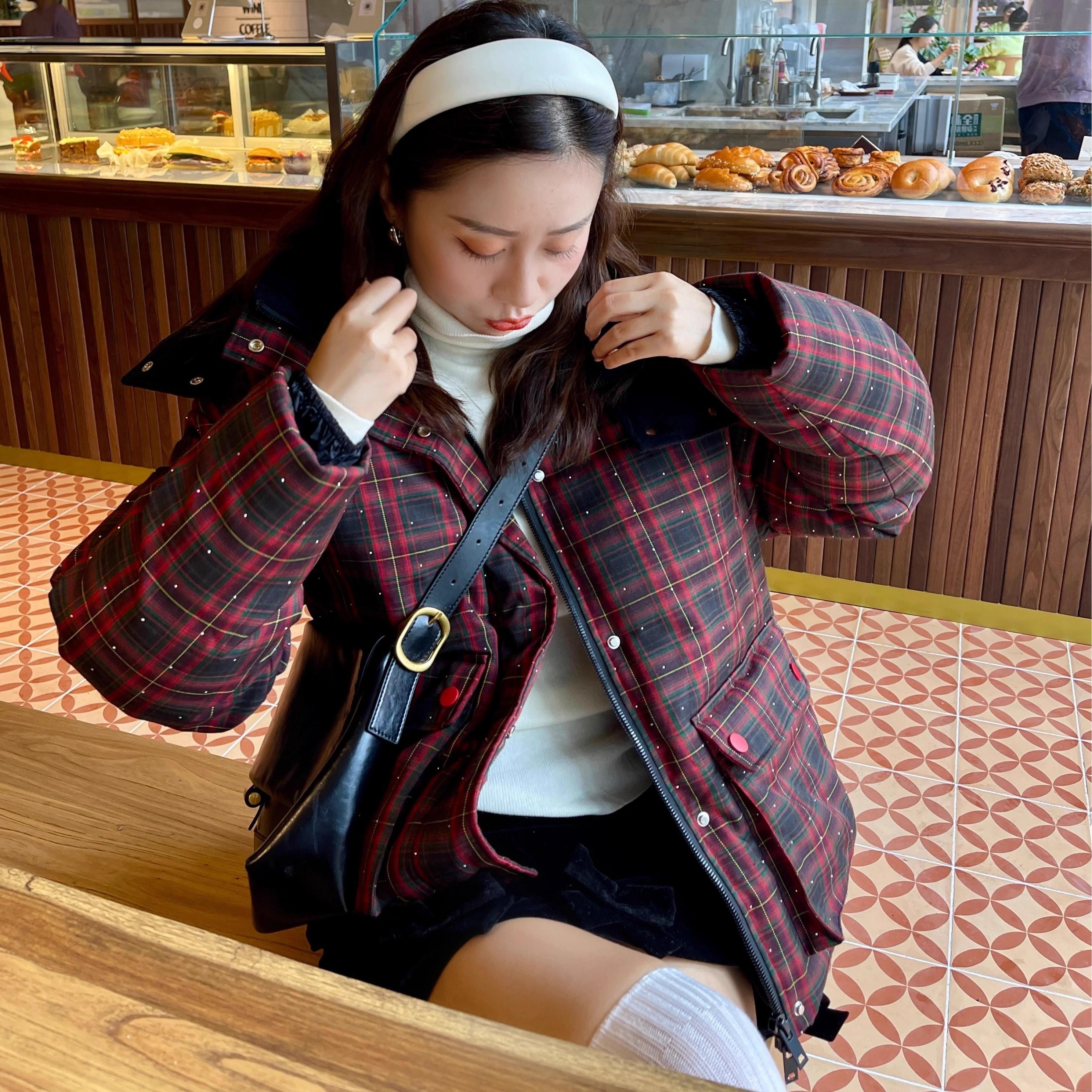 常规短羽绒服heidy连帽