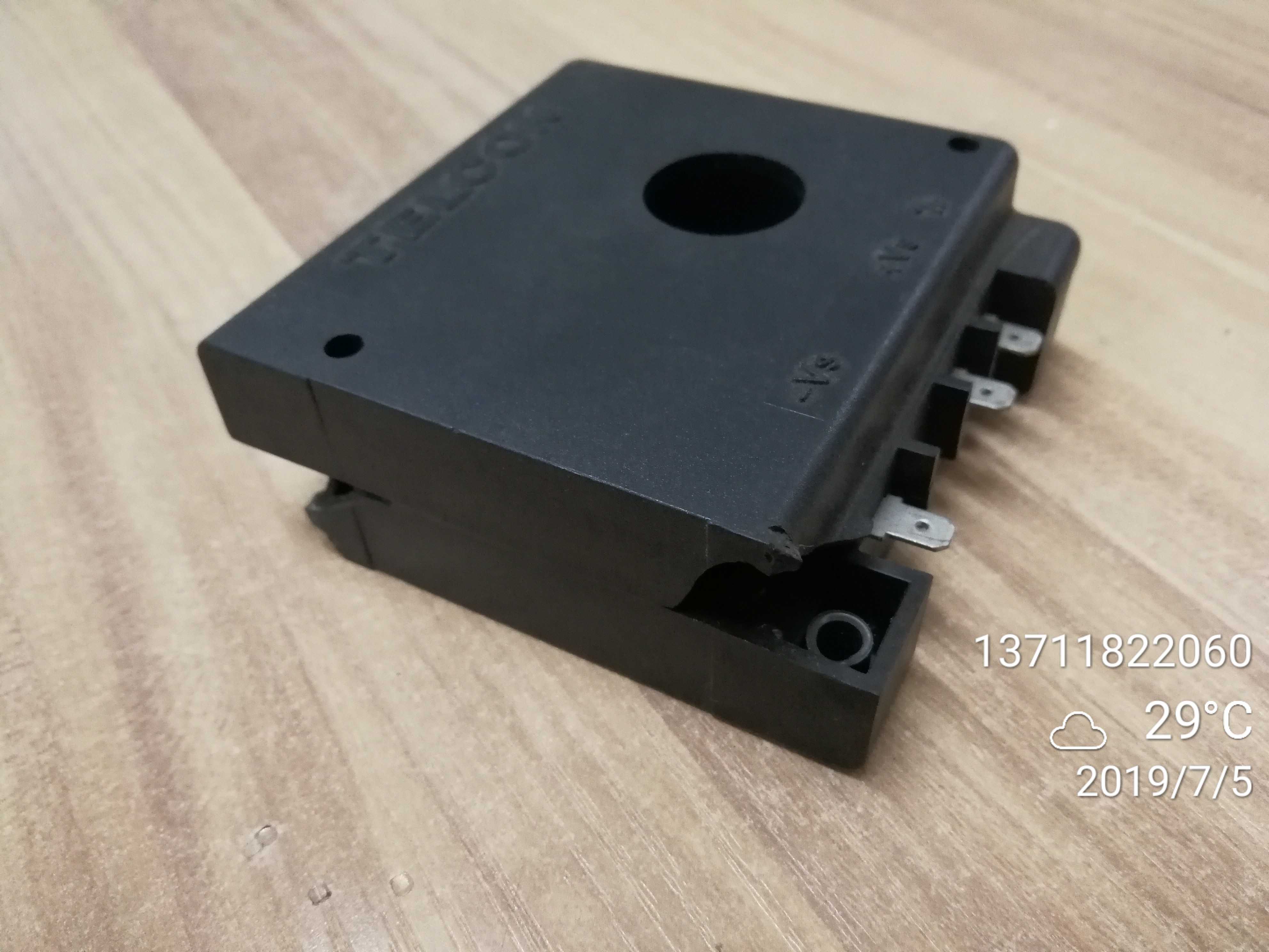 166-HT200 TELCON 互感器 外壳破损 安装脚断了 东西包好 低价