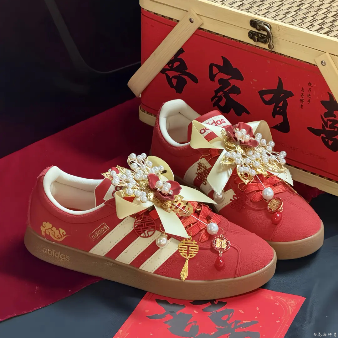 Adidas球鞋定制红色中式婚礼婚鞋