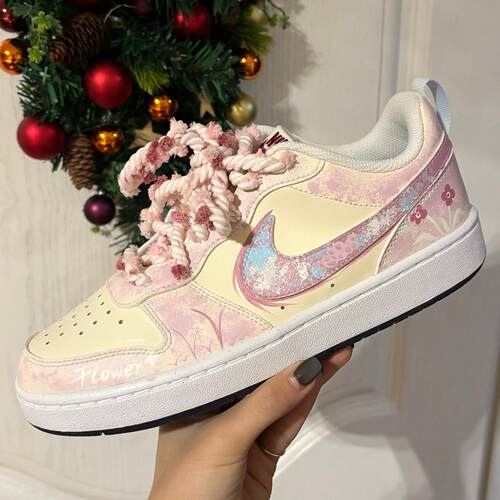 Nike粉漾花海女休闲低帮板鞋