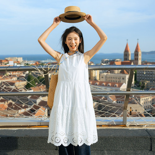 古苔白色刺绣背心连衣裙日系法式