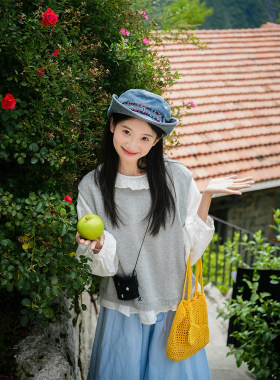 古苔日系灰色圆领卷边针织马甲女