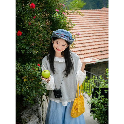 古苔日系灰色圆领卷边针织马甲女