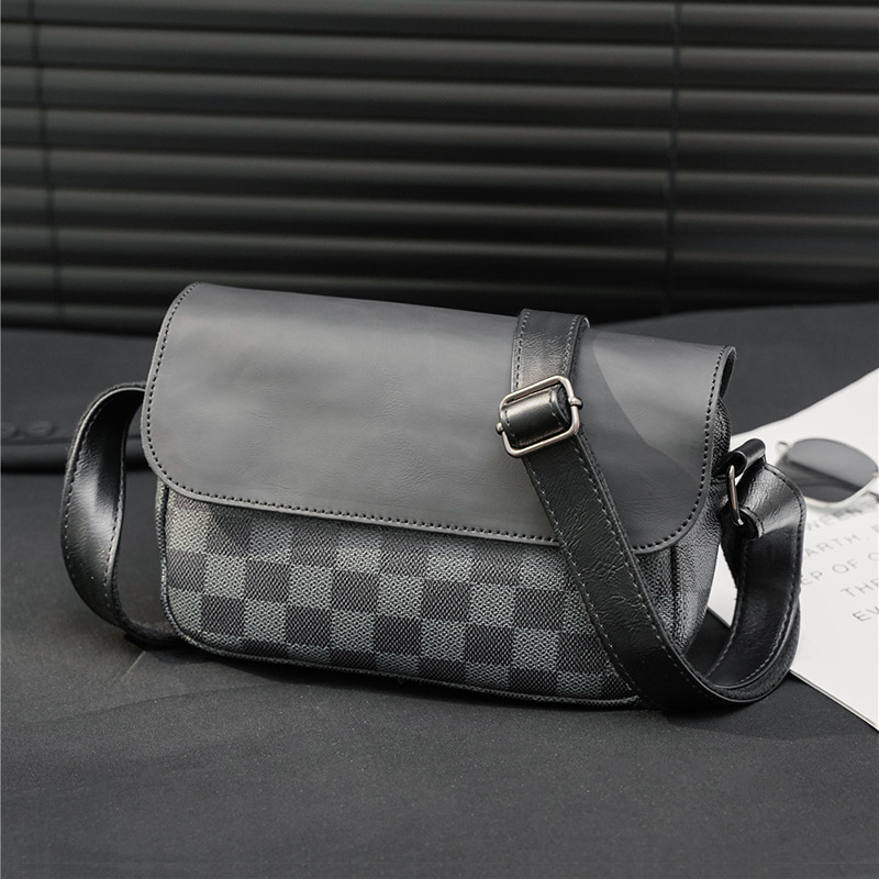 代购新款潮牌小方包男士小挎包街头潮流男式格纹单肩包男包斜跨包