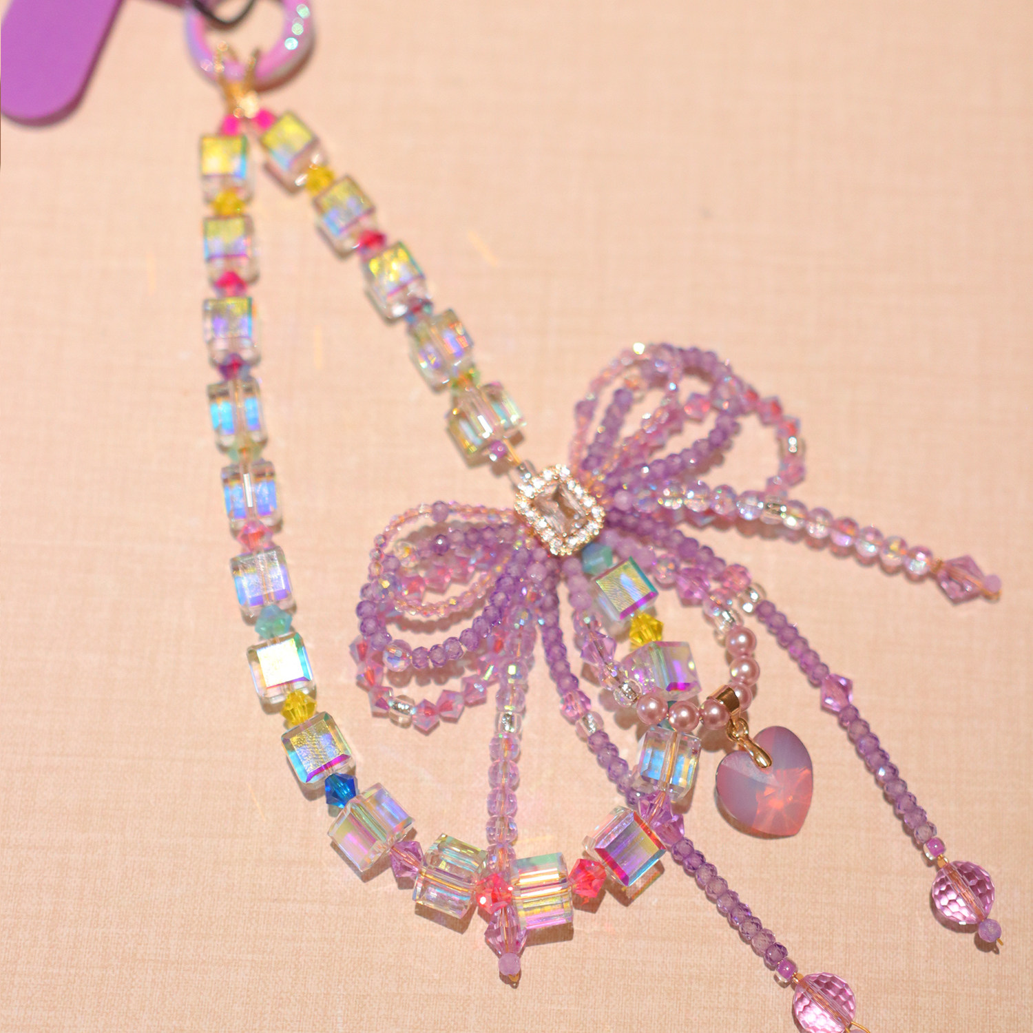 精致奢华感唯美浪漫紫色系蝴蝶结造型水晶放糖手机链高级感车挂饰