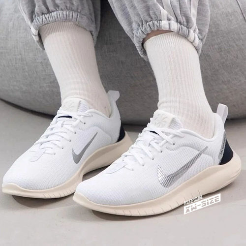 Nike女子运动鞋耐磨轻便