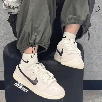 Nike耐克Dunk女子灰色板鞋