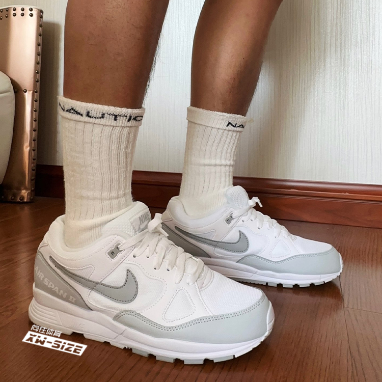 Nike轻便男子系带白灰运动休闲鞋
