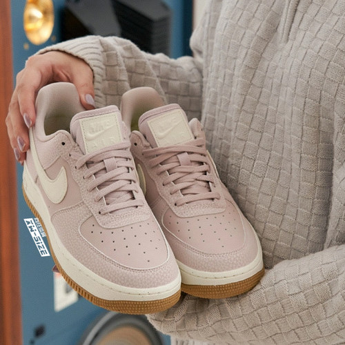 Nike耐克Dunk粉白低帮板鞋