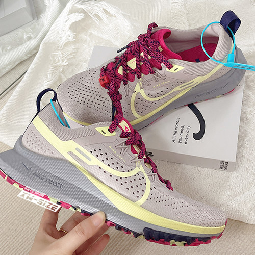 Nike女子户外越野透气缓震跑步鞋