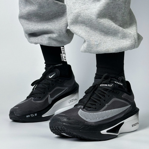 Nike耐克ZoomFly6碳板跑步鞋