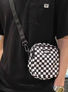 VANS范斯黑白棋盘潮牌斜挎胸包 旅行休闲单肩斜挎包 男女款小方包