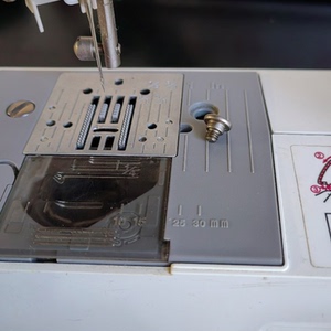 兄弟缝纫机配件大全针板螺丝适合GP60XTM27PKJA007X1100C50PK/A80