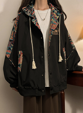 国潮连帽外套女胖mm200斤大码宽松夹克春季户外防水冲锋衣登山服