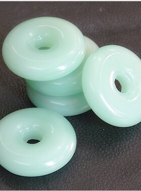 媲美风东陵玉菠菜绿幸运石吊坠